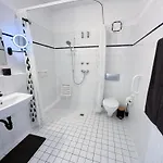 Apartment Executive Stadtwald - S-bahn Direct - 12min Messe - Barrier-free Essen